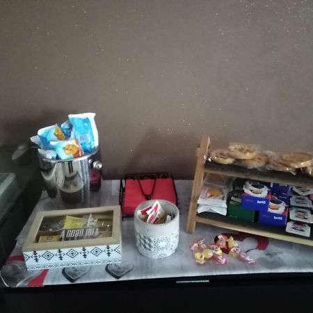 Emmanueli65 Fronte Clinica Per 5 Matrimoniale 2 Singoli 1 Divano Letto Piacenza Luaran gambar