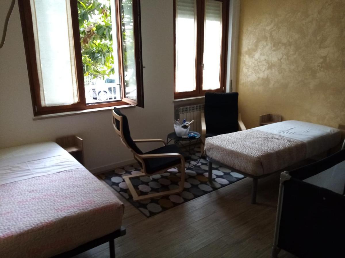 Emmanueli65 Fronte Clinica Per 5 Matrimoniale 2 Singoli 1 Divano Letto Piacenza Luaran gambar