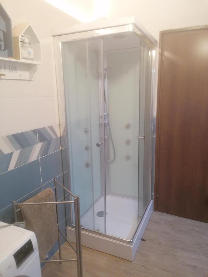 Emmanueli65 Fronte Clinica Per 5 Matrimoniale 2 Singoli 1 Divano Letto Piacenza Luaran gambar