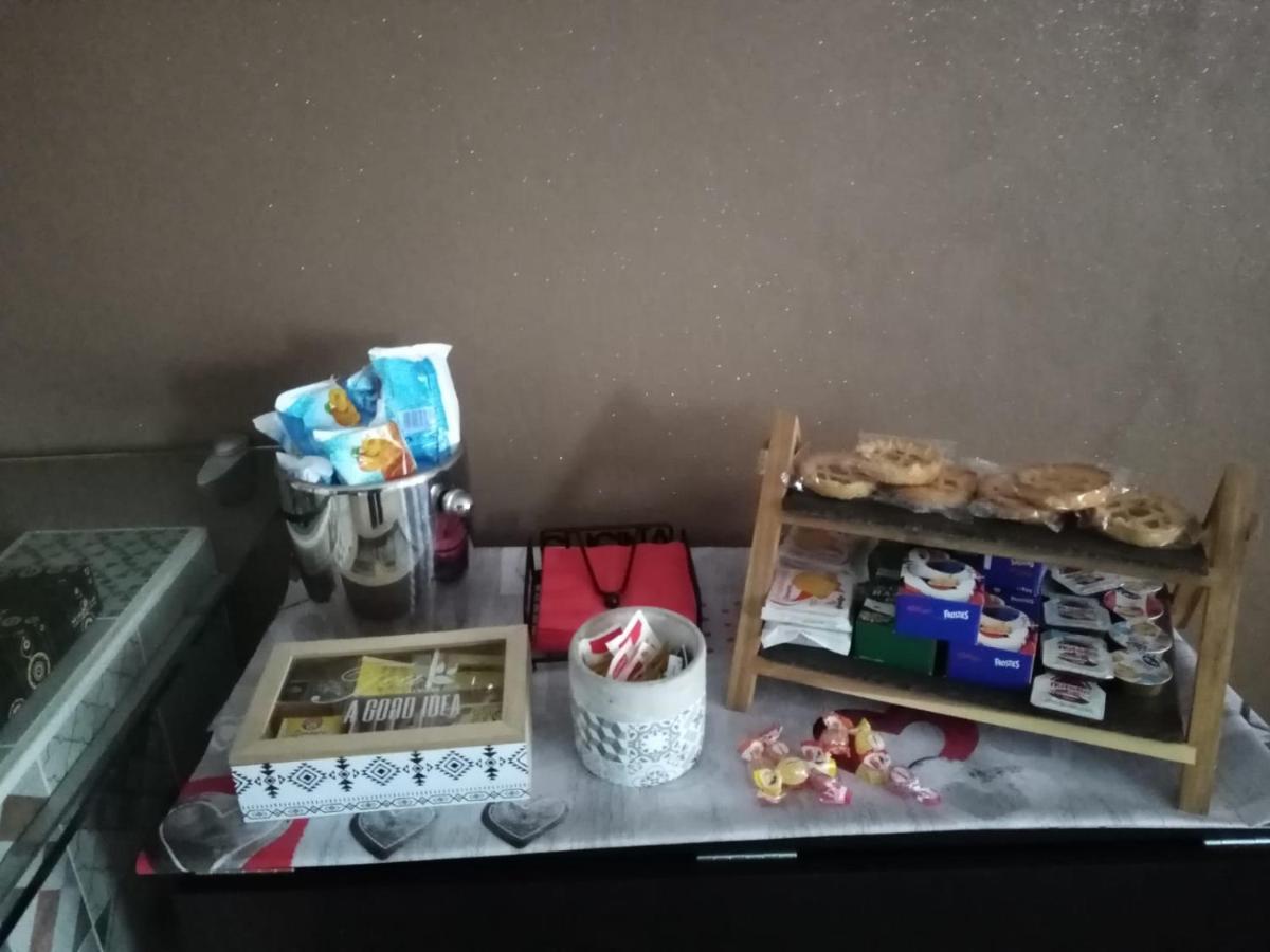 Emmanueli65 Fronte Clinica Per 5 Matrimoniale 2 Singoli 1 Divano Letto Piacenza Luaran gambar