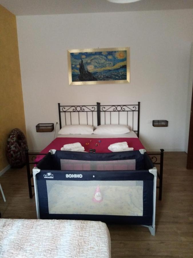 Emmanueli65 Fronte Clinica Per 5 Matrimoniale 2 Singoli 1 Divano Letto Piacenza Luaran gambar
