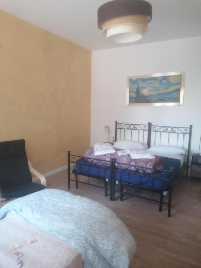 Emmanueli65 Fronte Clinica Per 5 Matrimoniale 2 Singoli 1 Divano Letto Piacenza Luaran gambar