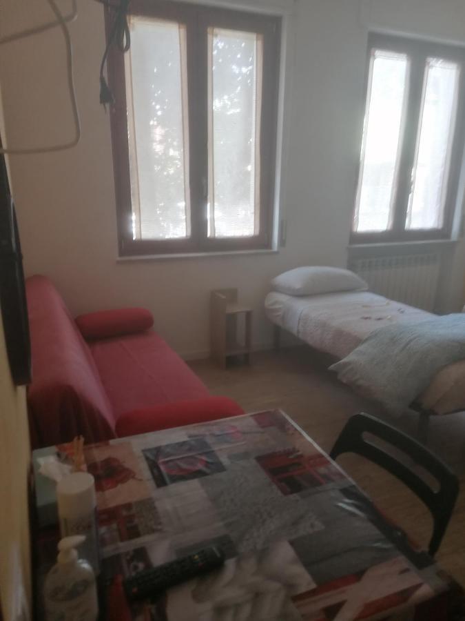 Emmanueli65 Fronte Clinica Per 5 Matrimoniale 2 Singoli 1 Divano Letto Piacenza Luaran gambar