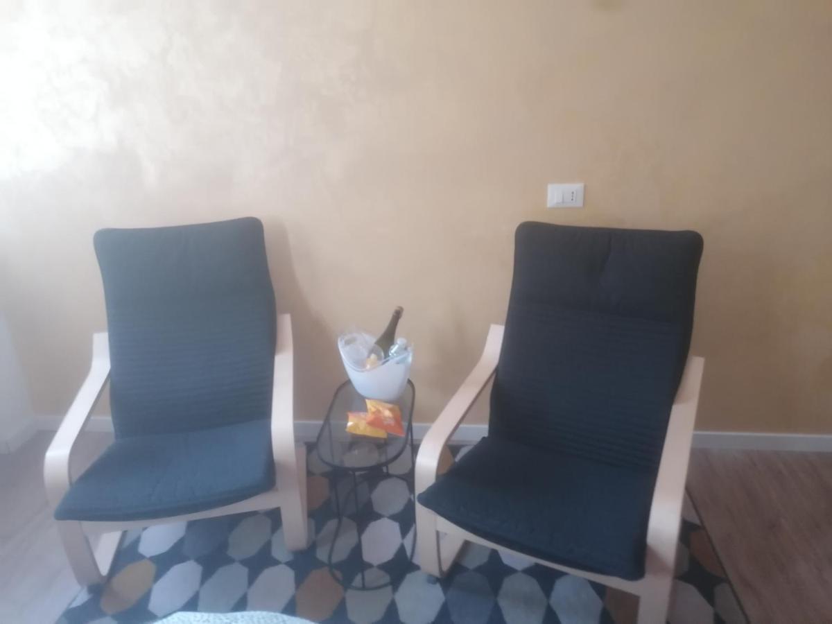 Emmanueli65 Fronte Clinica Per 5 Matrimoniale 2 Singoli 1 Divano Letto Piacenza Luaran gambar
