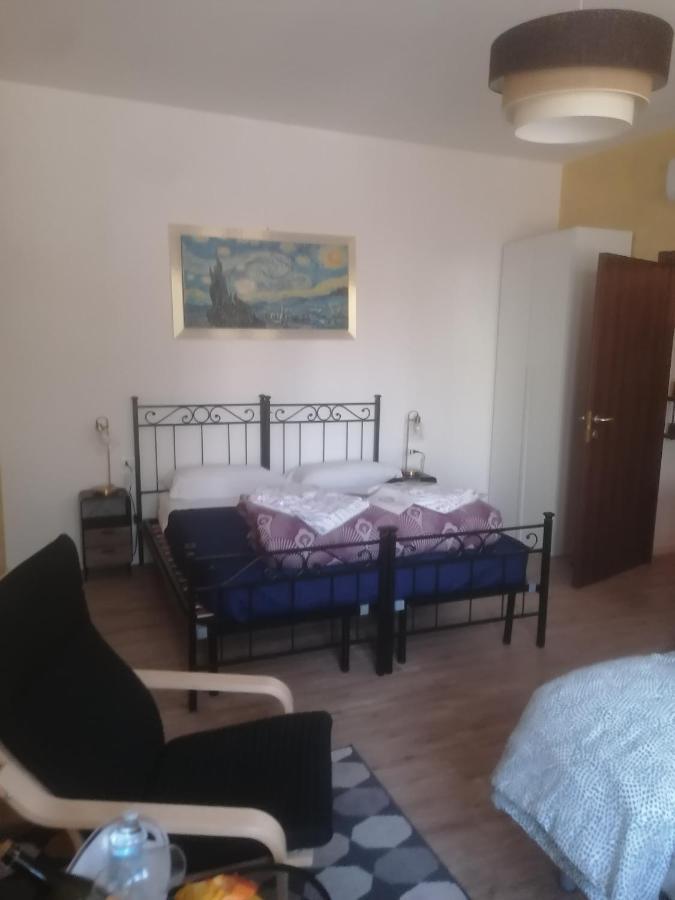 Emmanueli65 Fronte Clinica Per 5 Matrimoniale 2 Singoli 1 Divano Letto Piacenza Luaran gambar